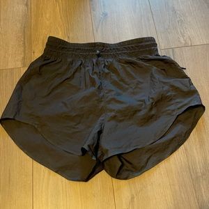 black lululemon shorts